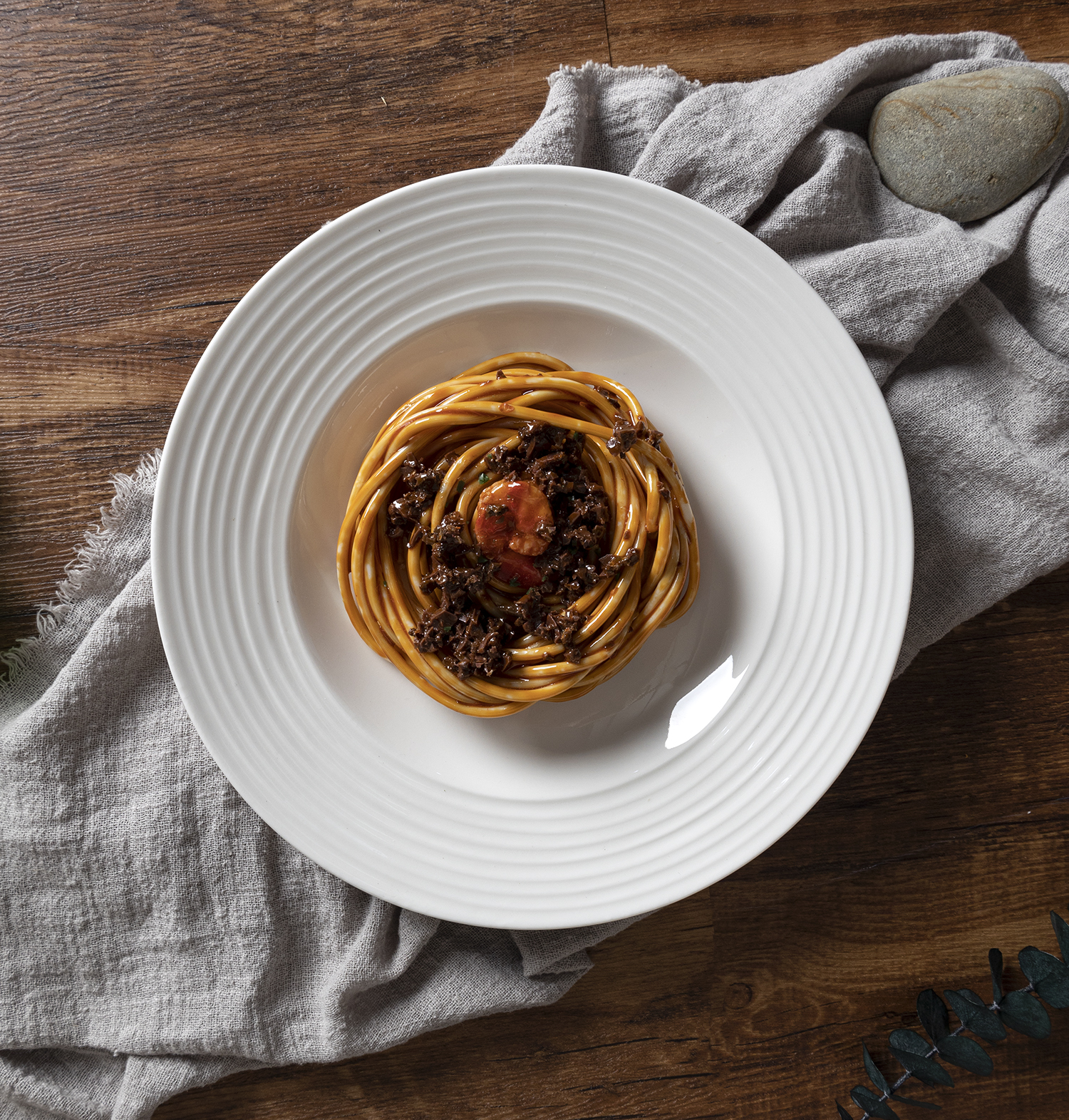 CHANGSHA HAPPY GO Minimalist Embossed Bone China Tableware Set with Concentric Coil Pattern – Plates and Bowls   |happygodinnerware.com