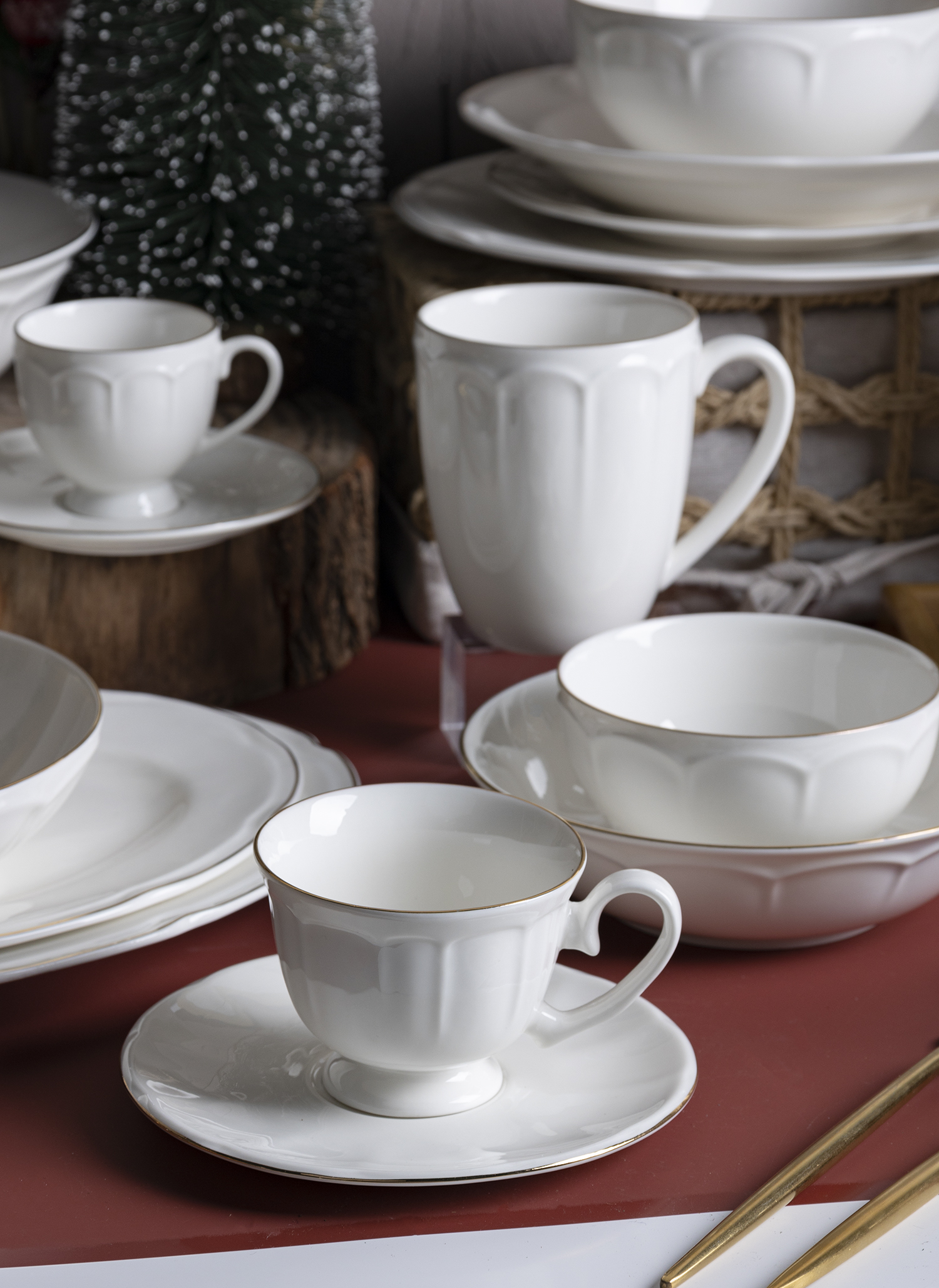 CHANGSHA HAPPY GO Gold Rimmed Embossed New Bone China Dinnerware | happygodinnerware.com