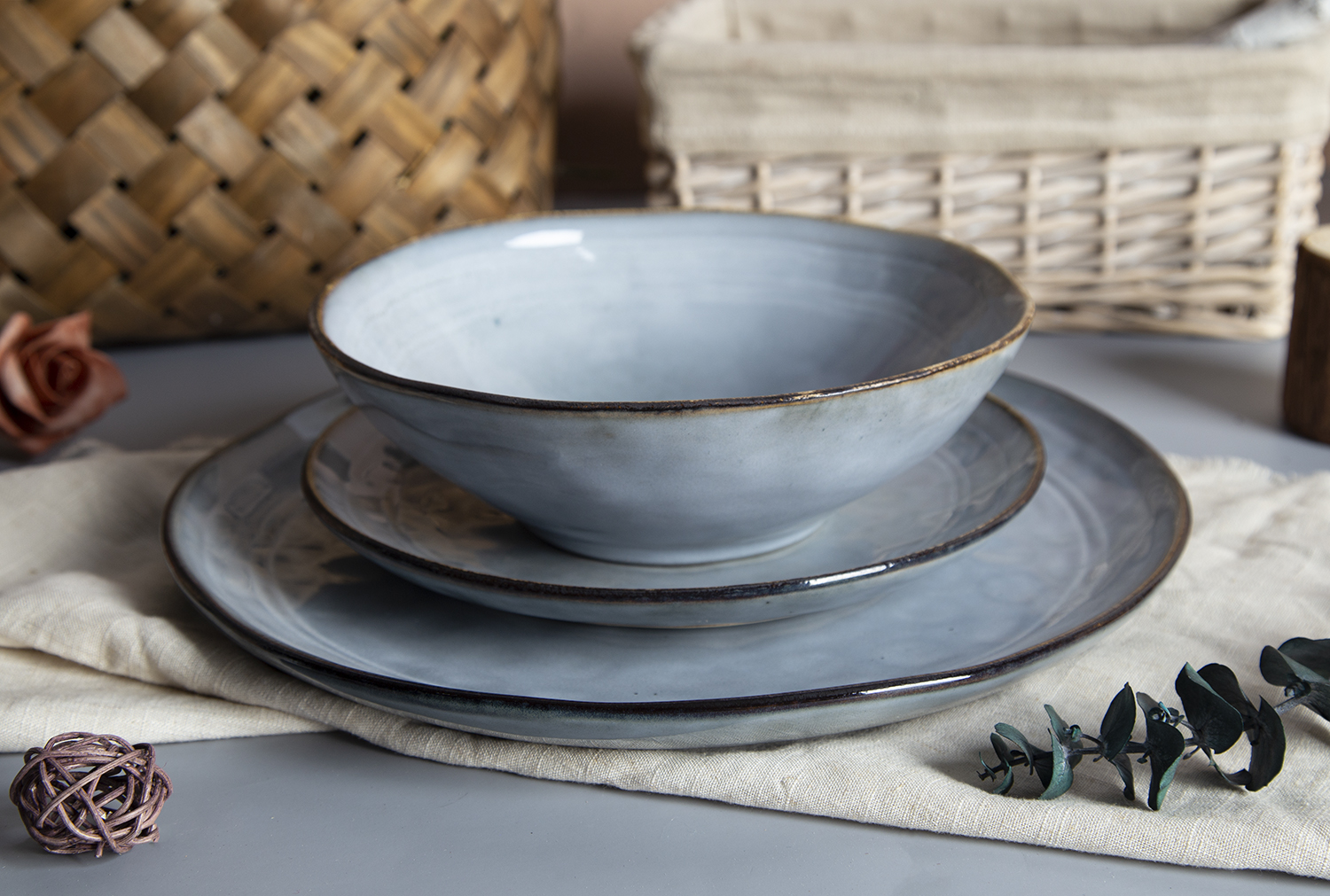 CHANGSHA HAPPY GO Reactive Glaze Embossed Ceramic Tableware with Stoneware Base |happygodinnerware.com
