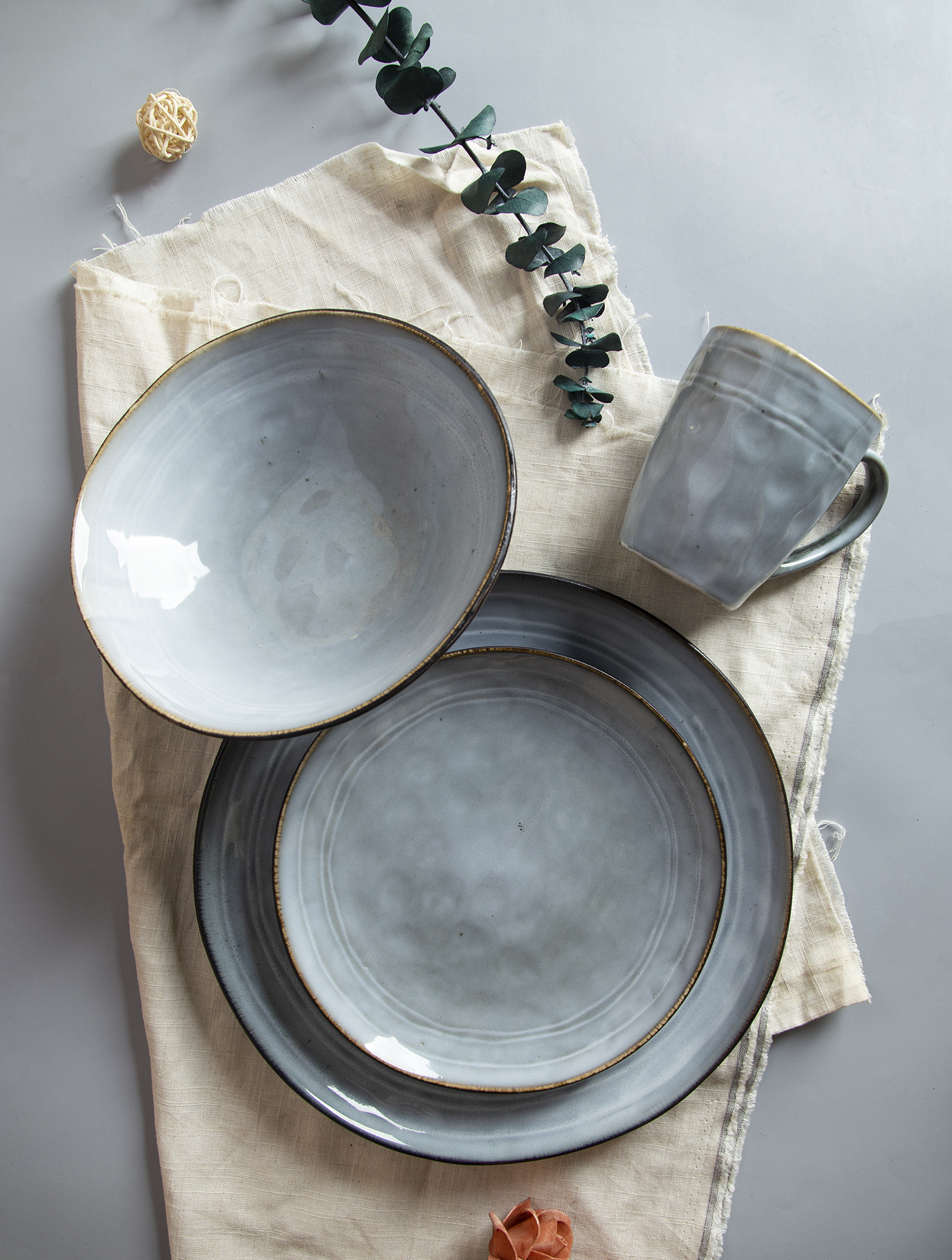 CHANGSHA HAPPY GO Reactive Glaze Embossed Ceramic Tableware with Stoneware Base |happygodinnerware.com