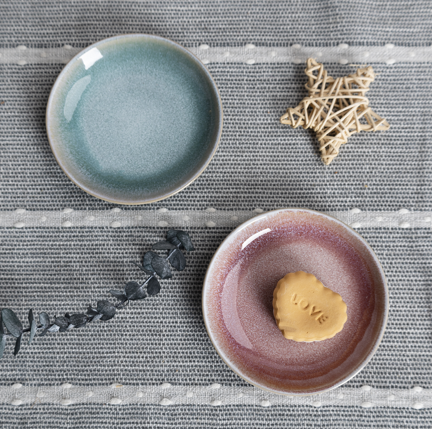 CHANGSHA HAPPY GO Reactive Glaze Stoneware Mugs with Gradient Colors | happygodinnerware.com