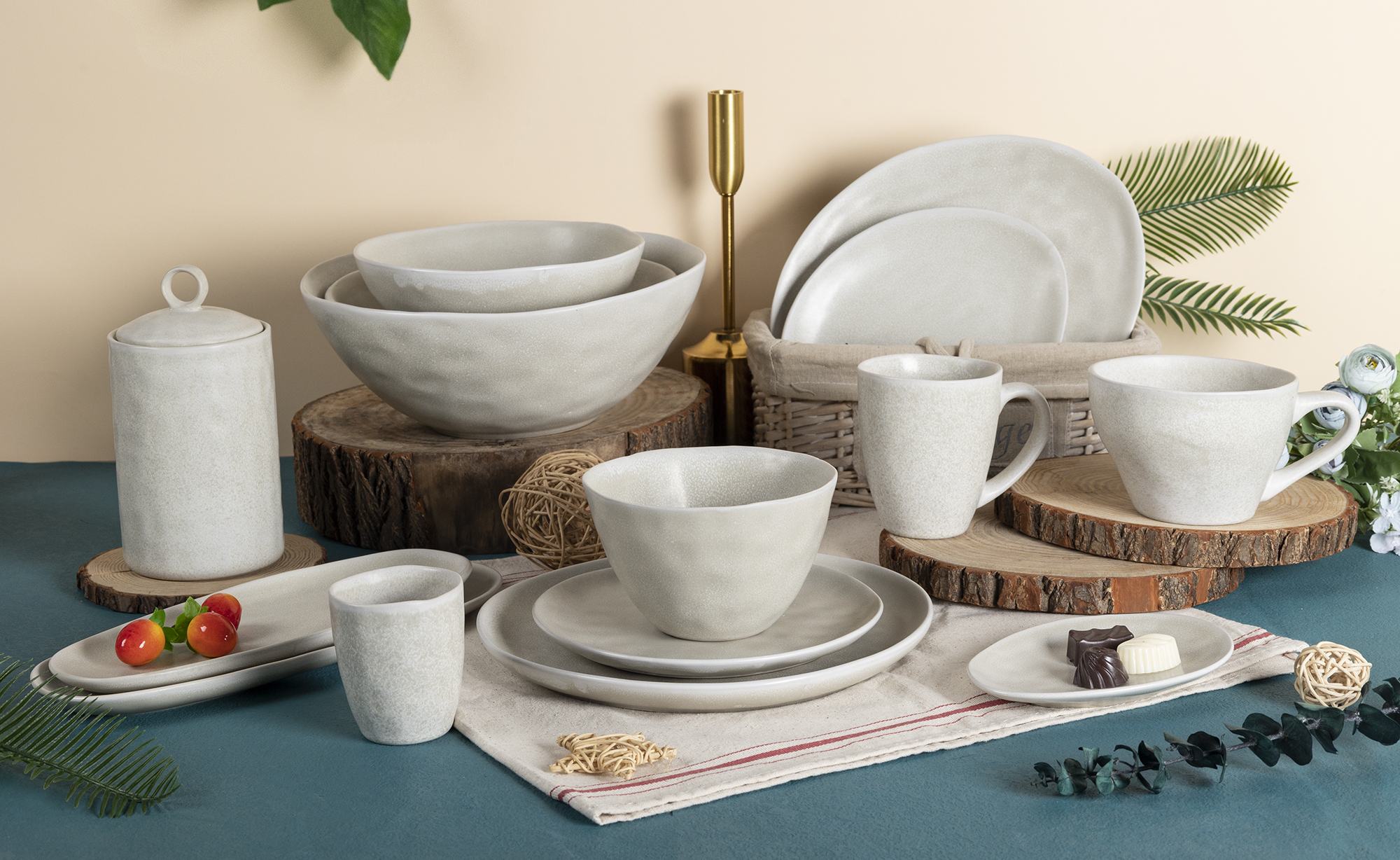 CHANGSHA HAPPY GO  Reactive Glaze Cream White Stoneware Minimalist Dinnerware Set for Everyday Dining |happygodinnerware.com