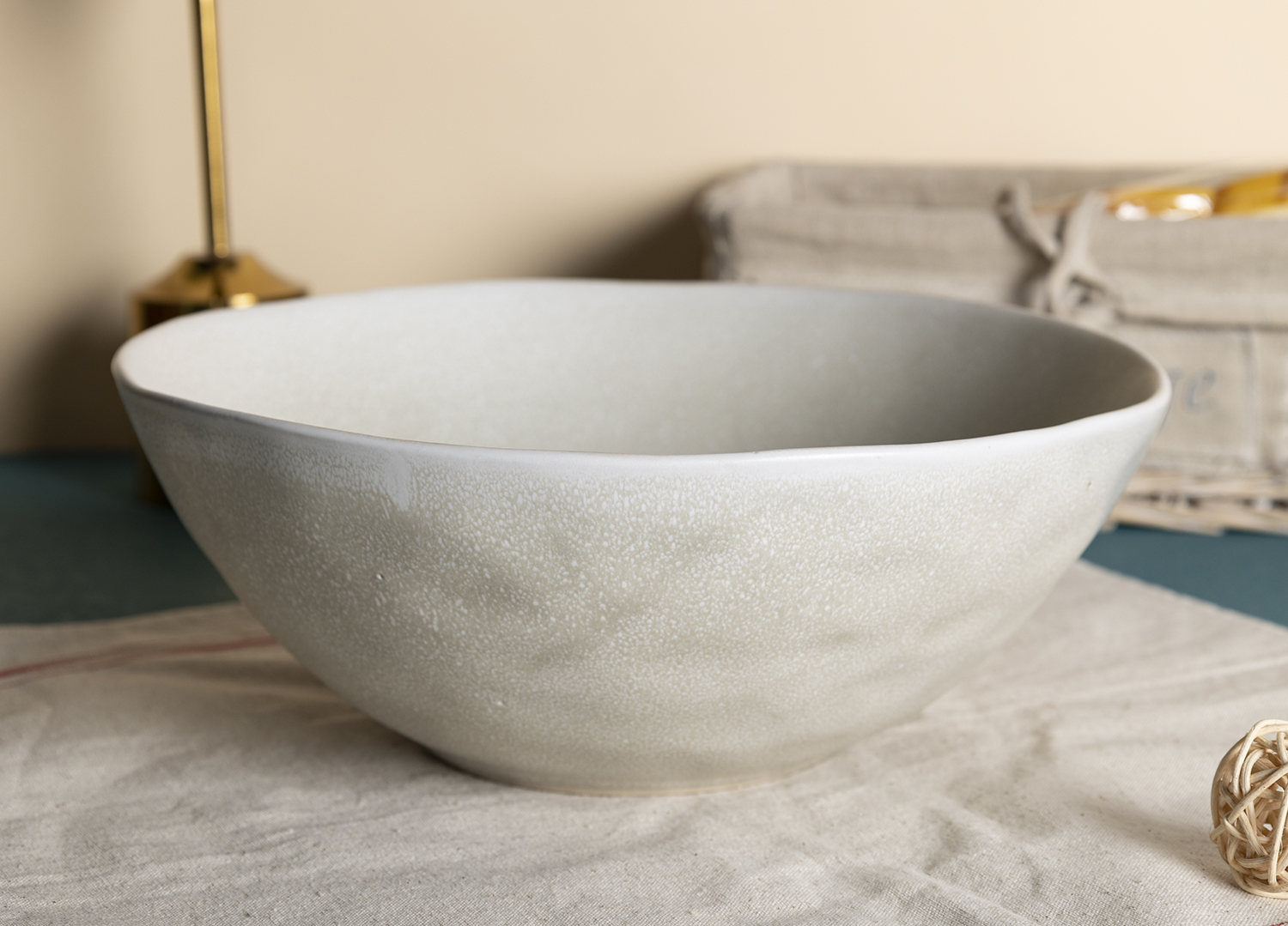 CHANGSHA HAPPY GO  Reactive Glaze Cream White Stoneware Minimalist Dinnerware Set for Everyday Dining |happygodinnerware.com