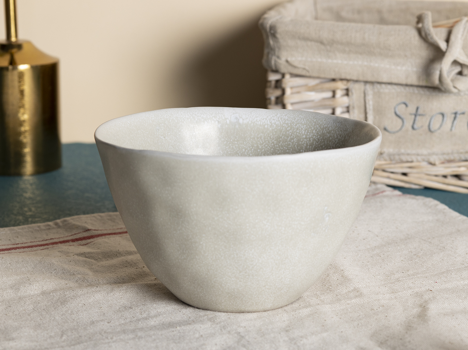 CHANGSHA HAPPY GO  Reactive Glaze Cream White Stoneware Minimalist Dinnerware Set for Everyday Dining |happygodinnerware.com