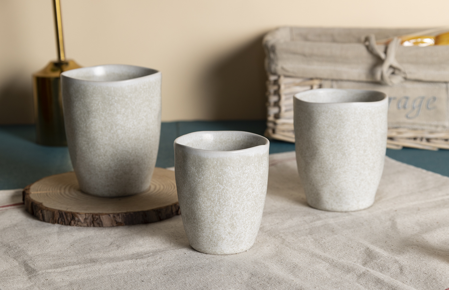 CHANGSHA HAPPY GO  Reactive Glaze Cream White Stoneware Minimalist Dinnerware Set for Everyday Dining |happygodinnerware.com