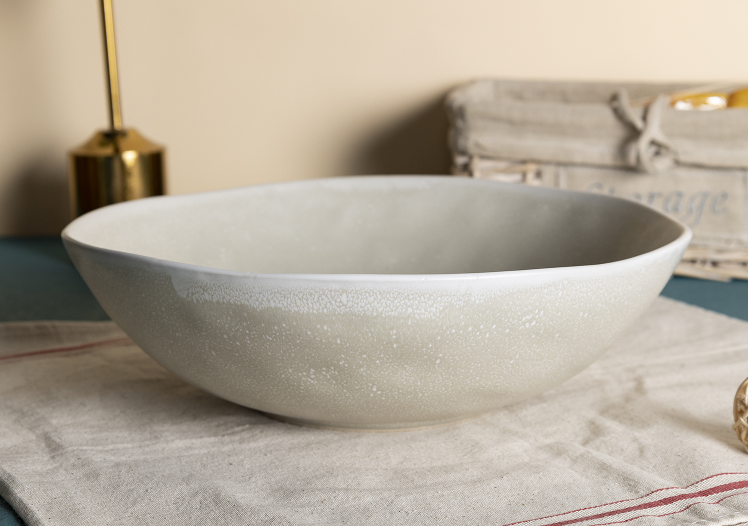 CHANGSHA HAPPY GO  Reactive Glaze Cream White Stoneware Minimalist Dinnerware Set for Everyday Dining |happygodinnerware.com