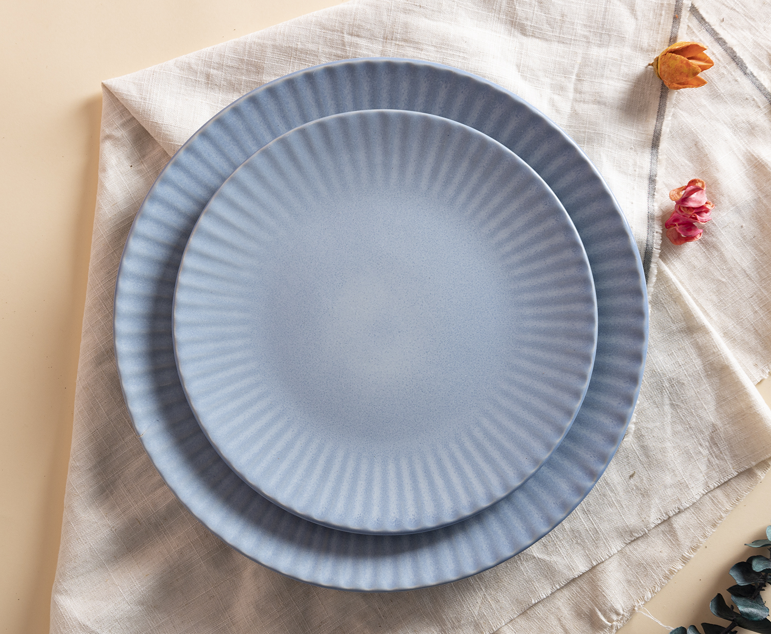 CHANGSHA HAPPY GO  Embossed Striped Reactive Glaze Stoneware Western Dining Plate Set for Modern Table Settings  |happygodinnerware.com