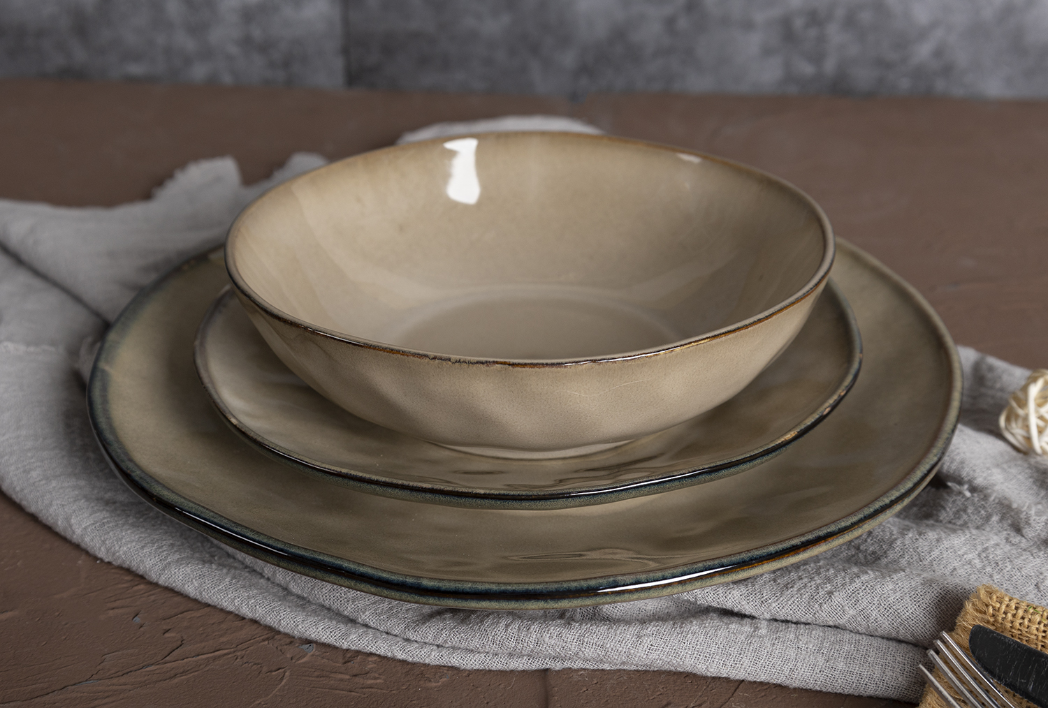 CHANGSHA HAPPY GO  Elegant Grey-Green Reactive Glaze Stoneware Dinnerware Set with Subtle Color Variations  |happygodinnerware.com