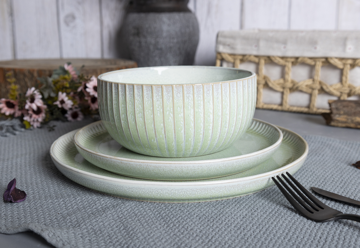 CHANGSHA HAPPY GO Classic Vertical Striped Reactive Glaze Stoneware Mug and Dinnerware Set in Six Color Variations  |happygodinnerware.com