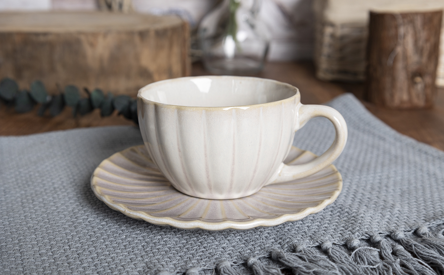 CHANGSHA HAPPY GO  Embossed Striped Reactive Glaze Stoneware Dinnerware Set with Multi-Color Gradient and Elegant Texture  |happygodinnerware.com