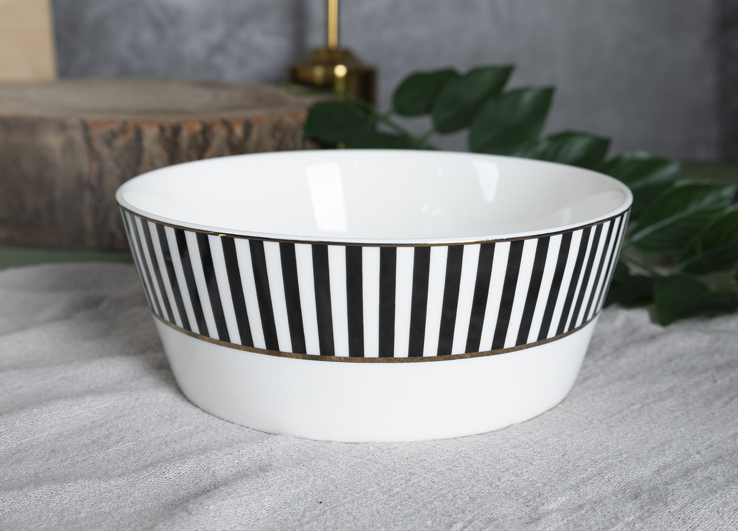 CHANGSHA HAPPY GO Black and White Stripe Bone China Dinnerware Set with Vertical Rim – Bold Contrast Table Set |happygodinnerware.com