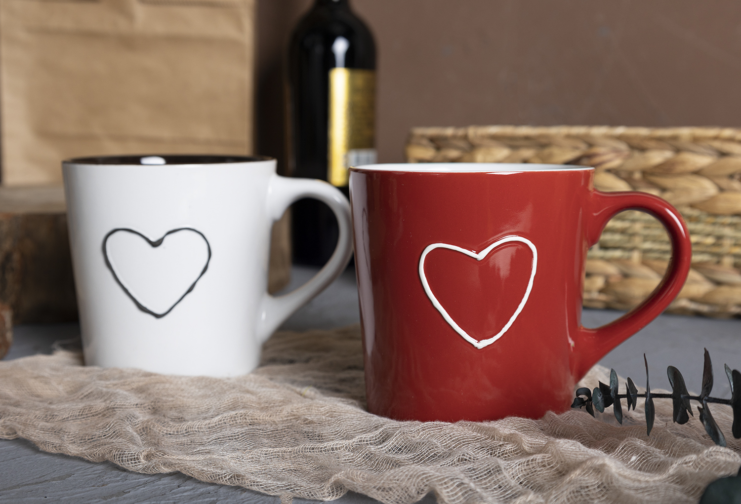 CHANGSHA HAPPY GO Valentine’s Day Themed Embossed Glaze Stoneware Mug and Bowl Set with Romantic Phrases like 'Be Mine' and 'True Love' |happygodinnerware.com
