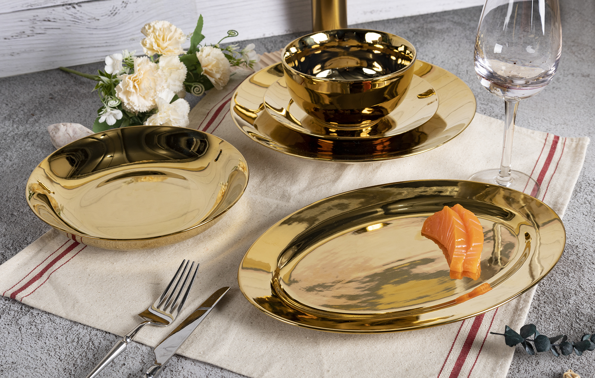 CHANGSHA HAPPY GO  Luxury White Porcelain Dinnerware with Mirror Polished Gold Electroplated Finish |happygodinnerware.com