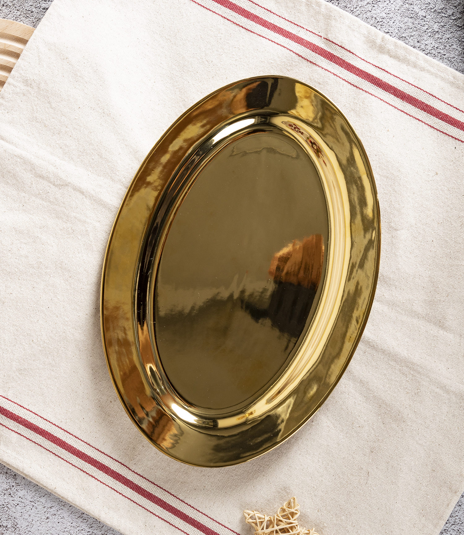 CHANGSHA HAPPY GO  Luxury White Porcelain Dinnerware with Mirror Polished Gold Electroplated Finish |happygodinnerware.com