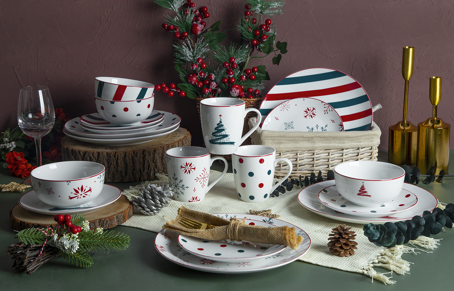 CHANGSHA HAPPY GO White Porcelain Decal Christmas Dinnerware Set | happygodinnerware.com