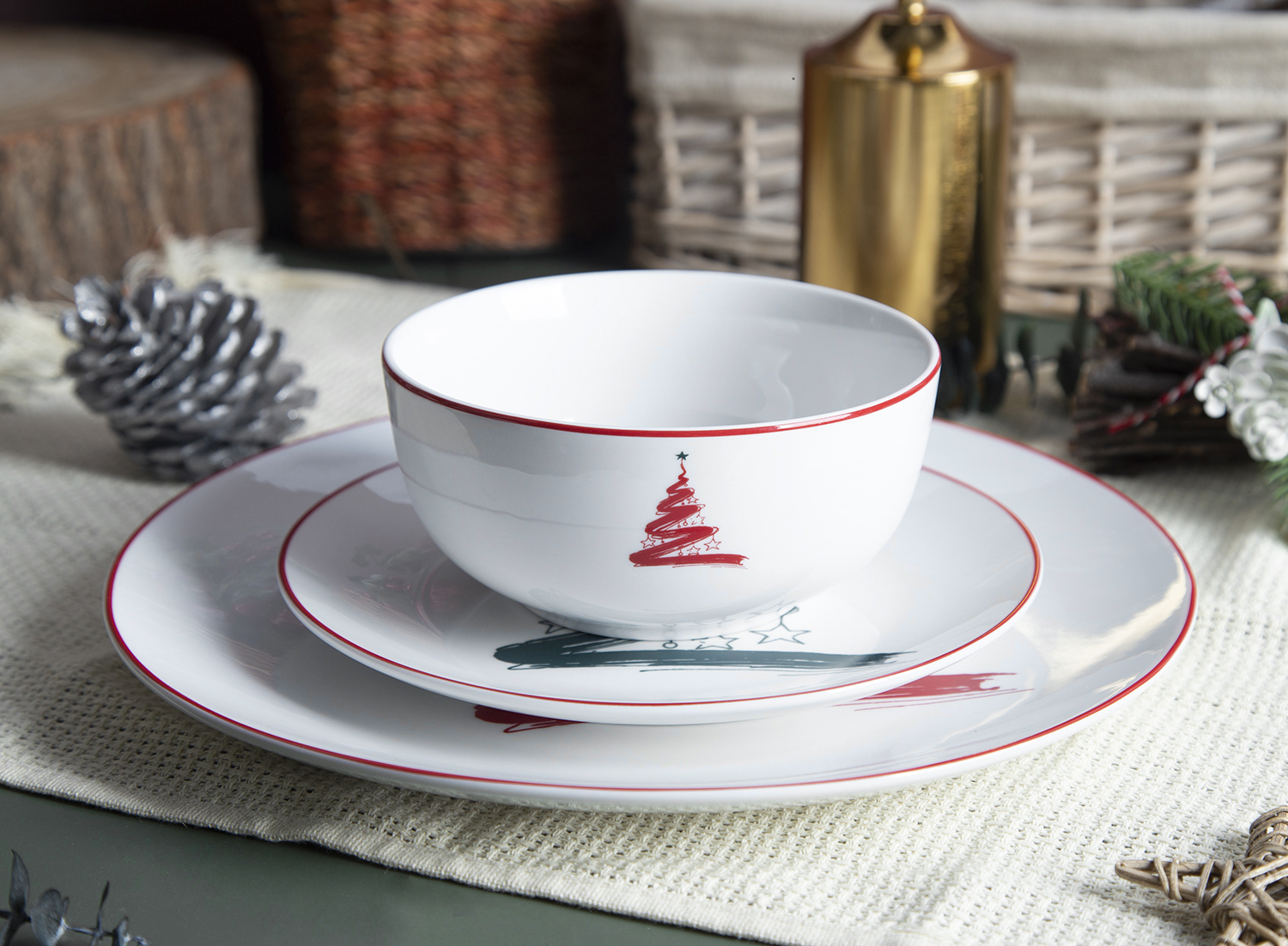 CHANGSHA HAPPY GO White Porcelain Decal Christmas Dinnerware Set | happygodinnerware.com
