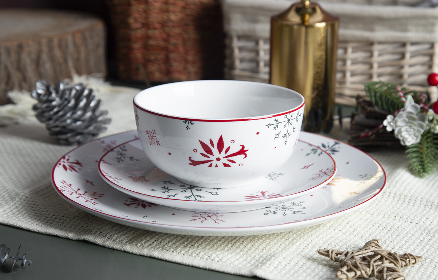 CHANGSHA HAPPY GO White Porcelain Decal Christmas Dinnerware Set | happygodinnerware.com