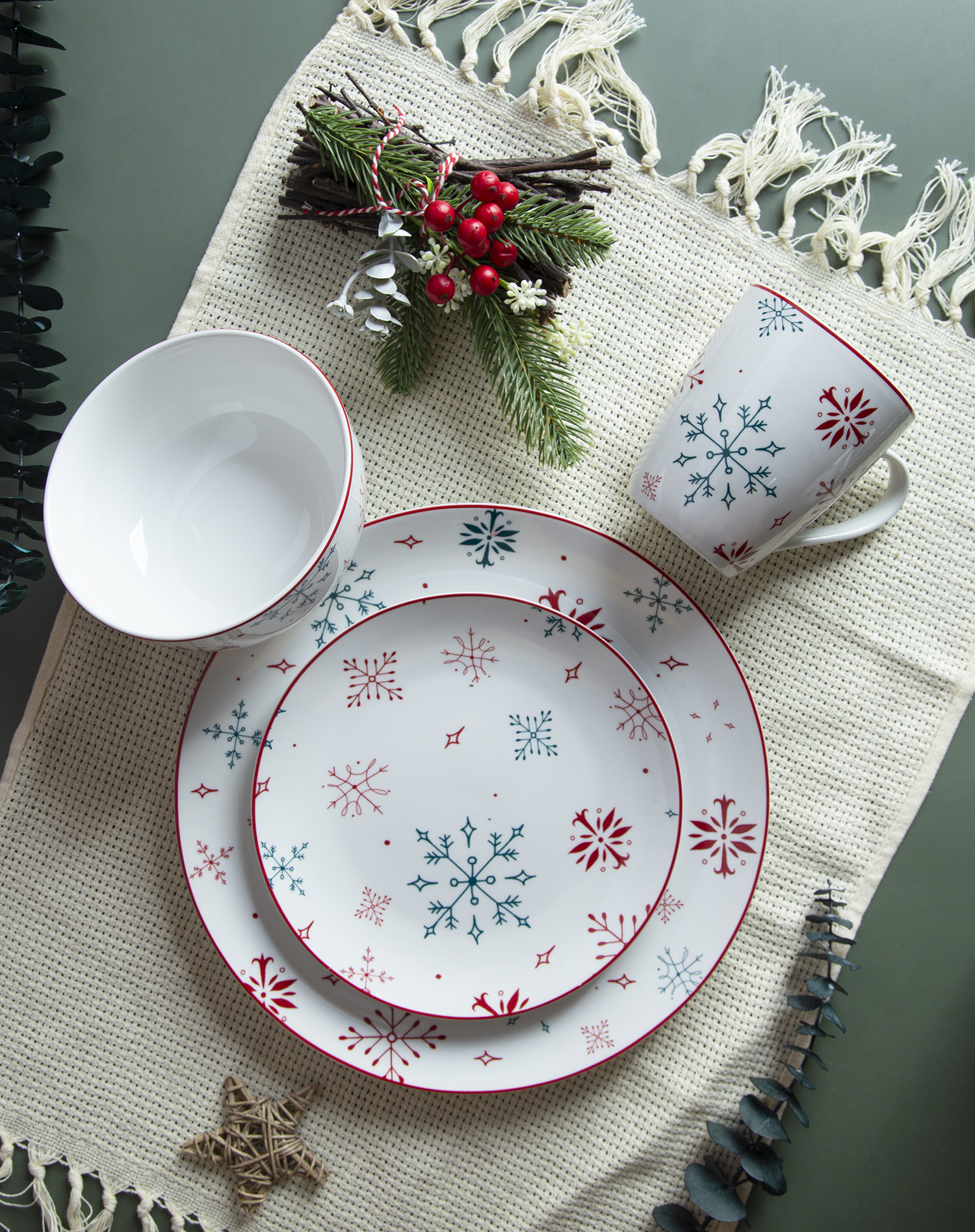 CHANGSHA HAPPY GO White Porcelain Decal Christmas Dinnerware Set | happygodinnerware.com