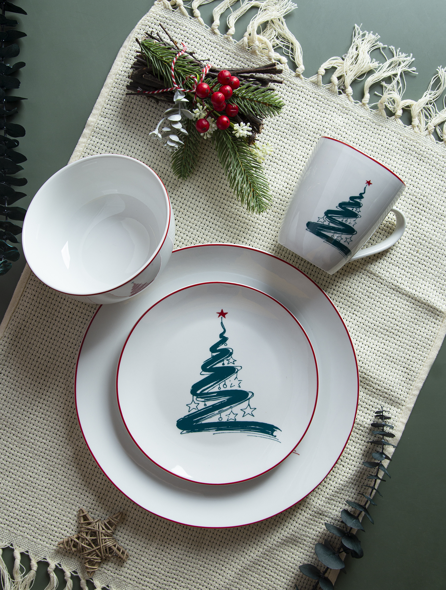 CHANGSHA HAPPY GO White Porcelain Decal Christmas Dinnerware Set | happygodinnerware.com