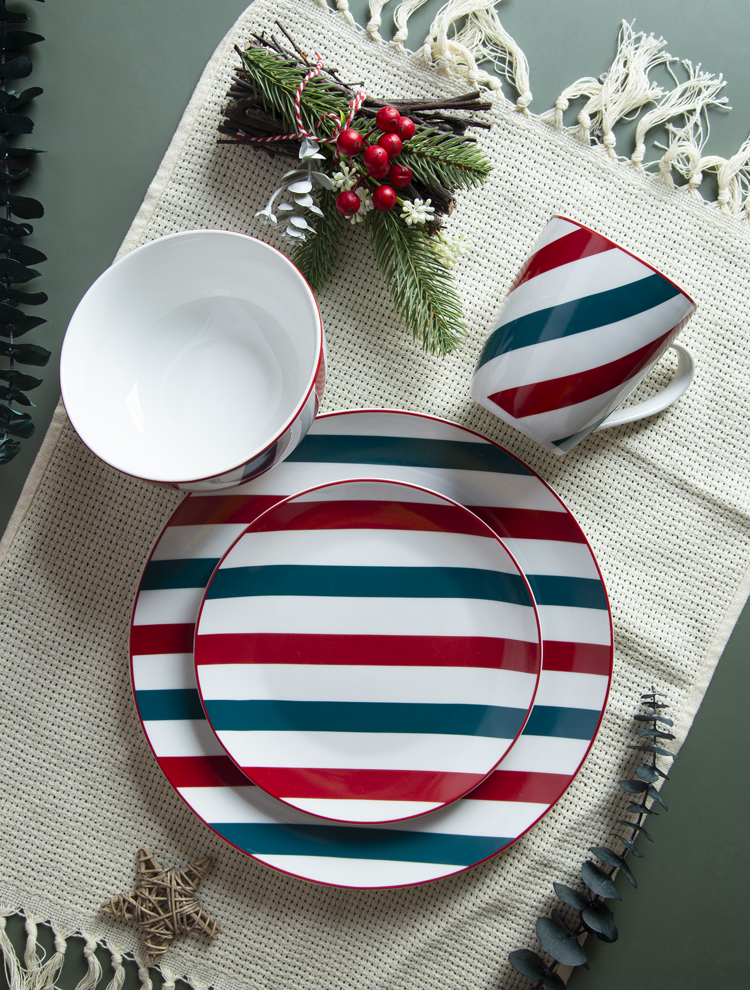 CHANGSHA HAPPY GO White Porcelain Decal Christmas Dinnerware Set | happygodinnerware.com