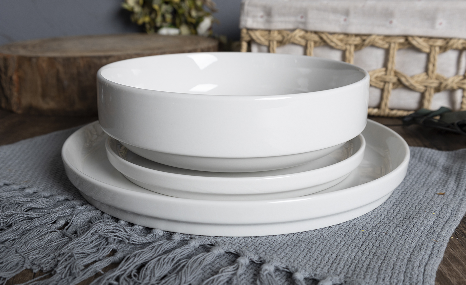 CHANGSHA HAPPY GO White Porcelain Stackable Tableware with Embossed Craft | happygodinnerware.com