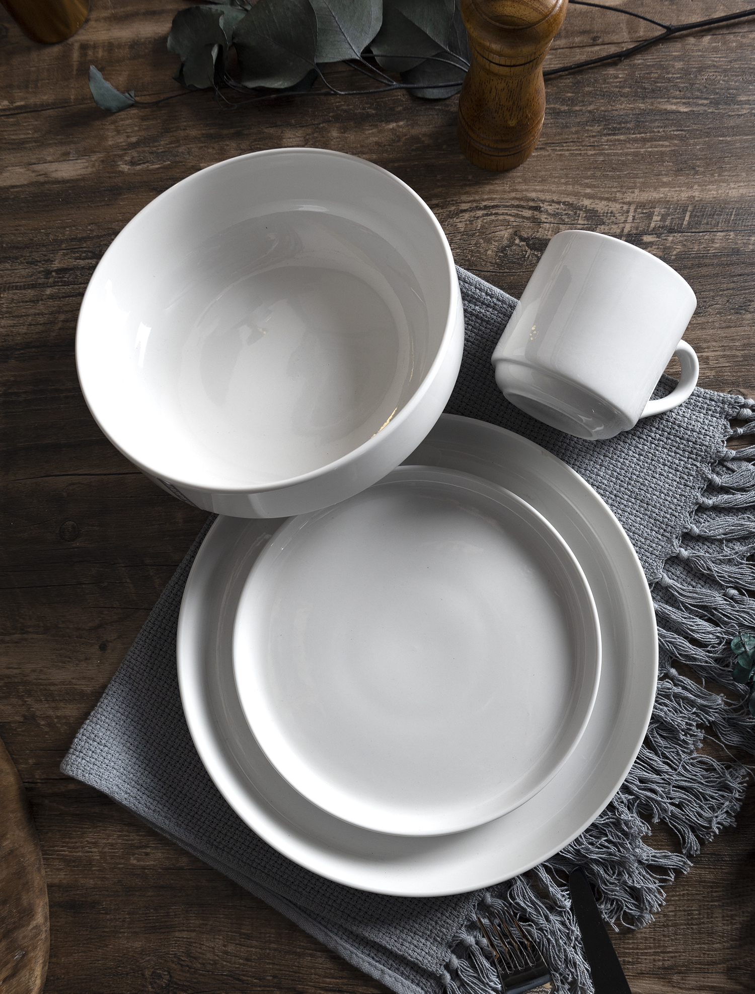 CHANGSHA HAPPY GO White Porcelain Stackable Tableware with Embossed Craft | happygodinnerware.com