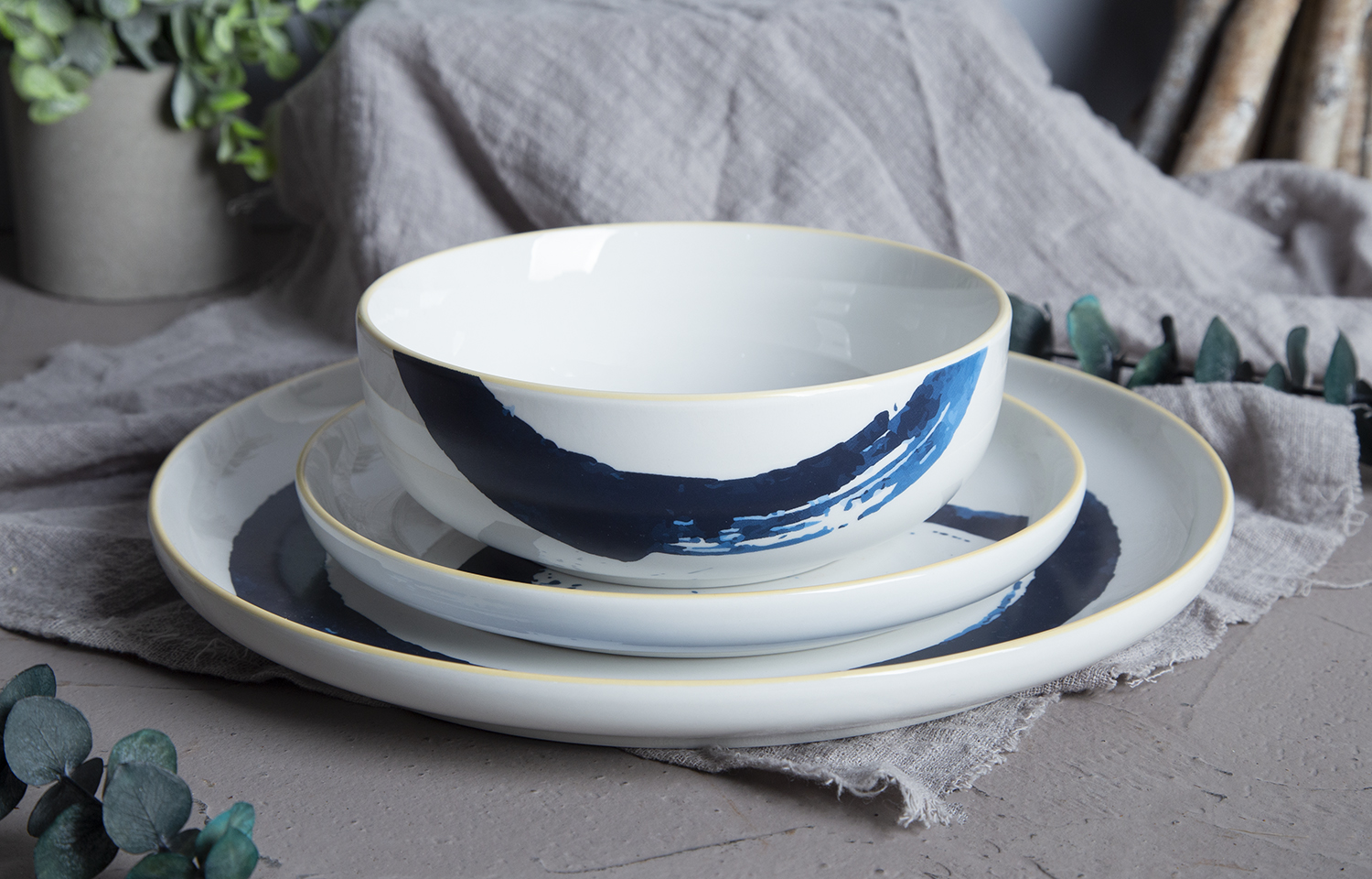 CHANGSHA HAPPY GO Nordic Style White Porcelain Decal Dinnerware Set with Modern Blue Geometric and Abstract Patterns |happygodinnerware.com