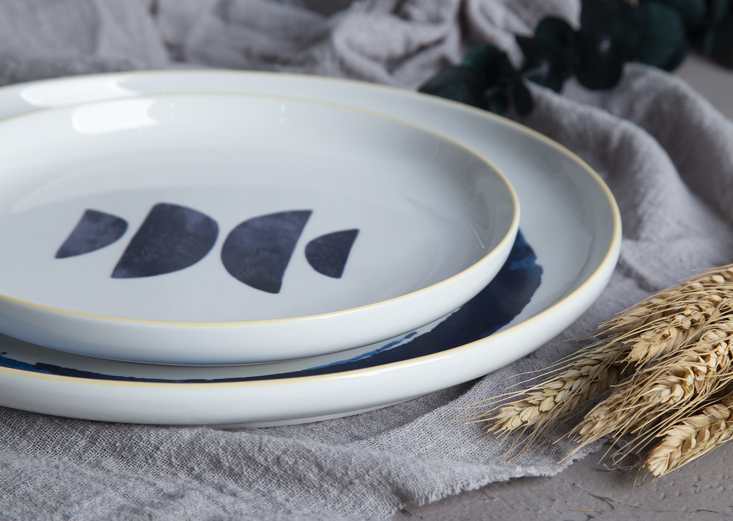 CHANGSHA HAPPY GO Nordic Style White Porcelain Decal Dinnerware Set with Modern Blue Geometric and Abstract Patterns |happygodinnerware.com