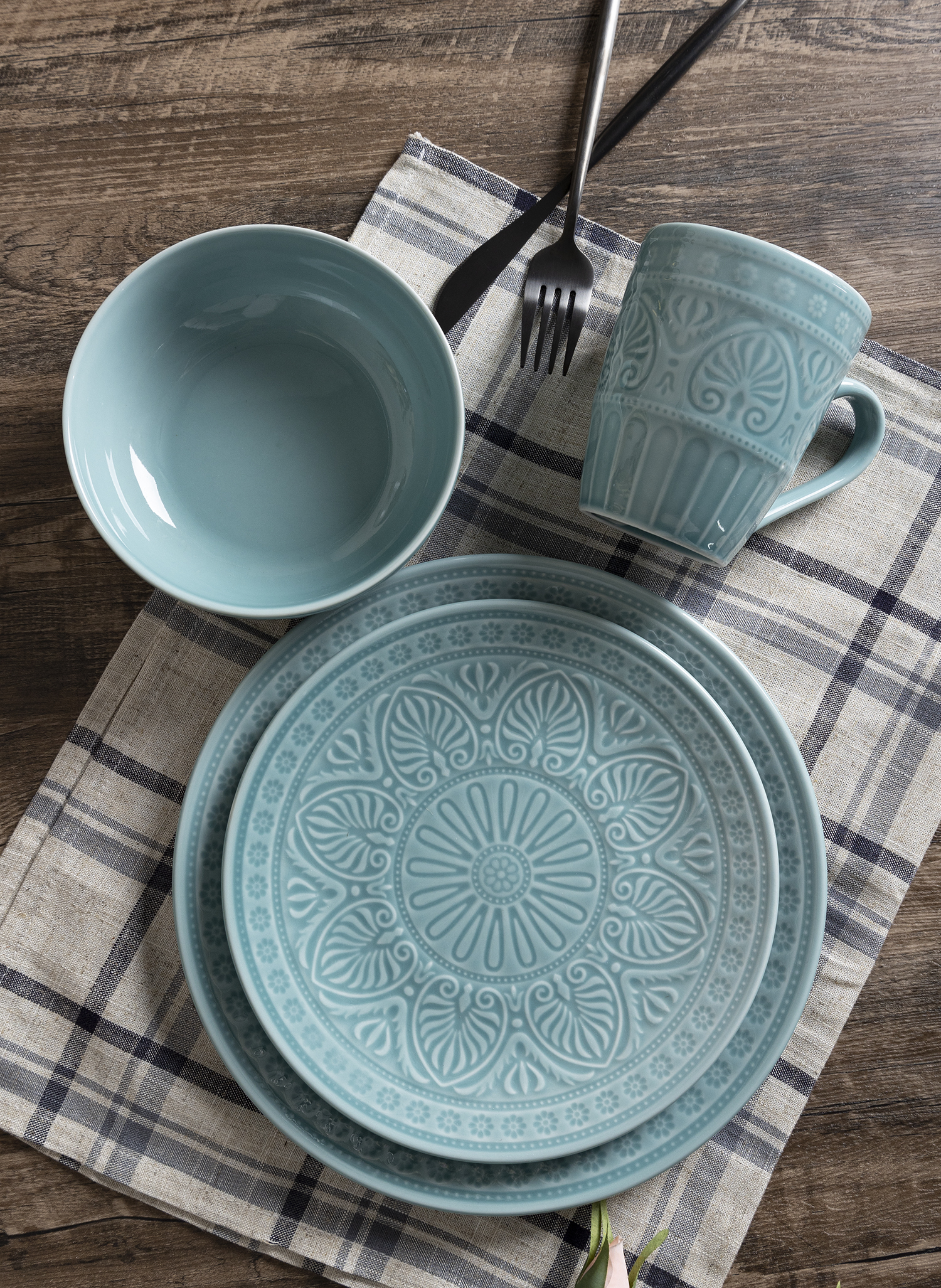 CHANGSHA HAPPY GO White Porcelain Christmas Dinnerware Set with Nutcracker Decal Design – Holiday Themed Plates, Bowls and Mugs |happygodinnerware.com