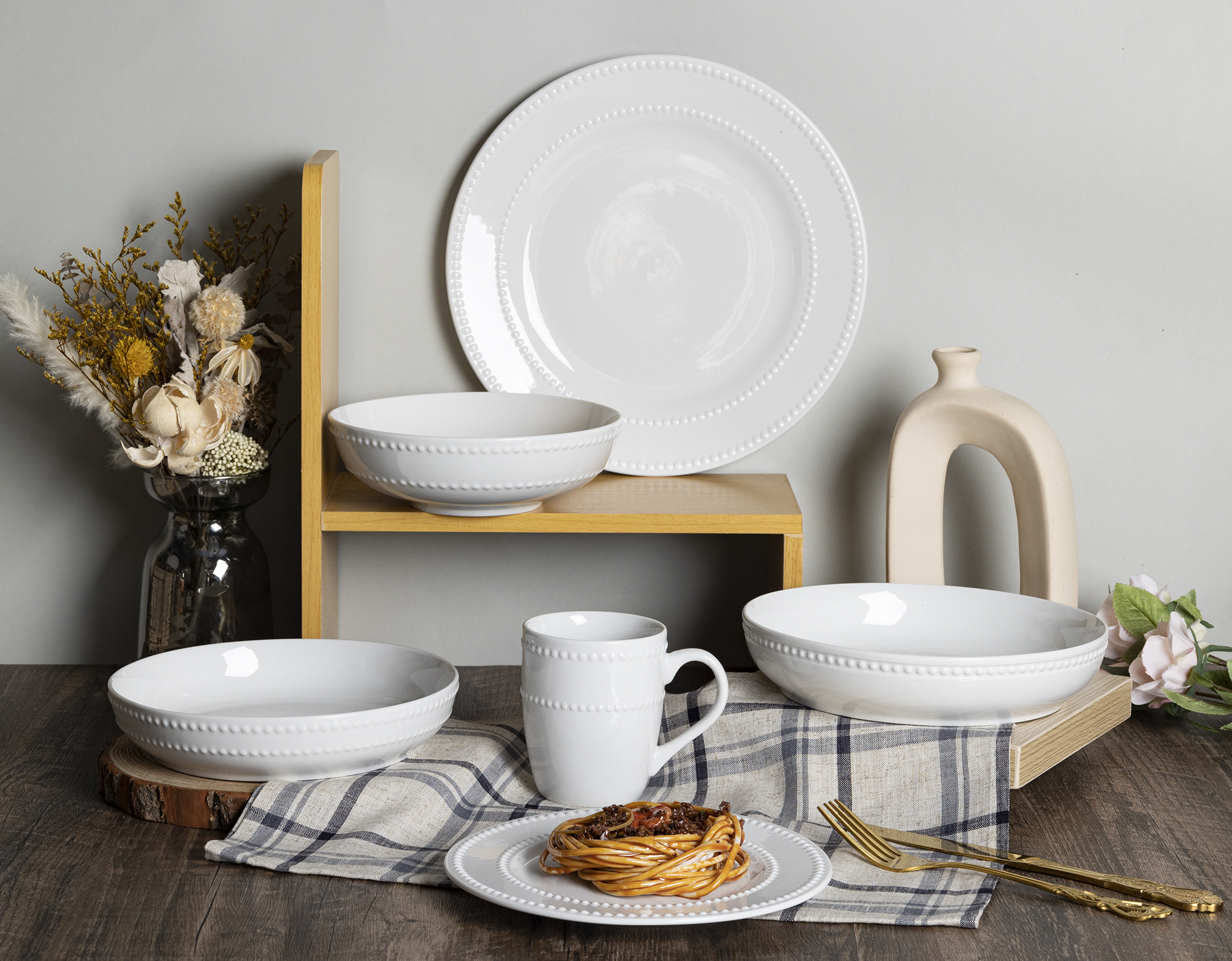 CHANGSHA HAPPY GO White Porcelain Christmas Dinnerware Set with Nutcracker Decal Design – Holiday Themed Plates, Bowls and Mugs |happygodinnerware.com