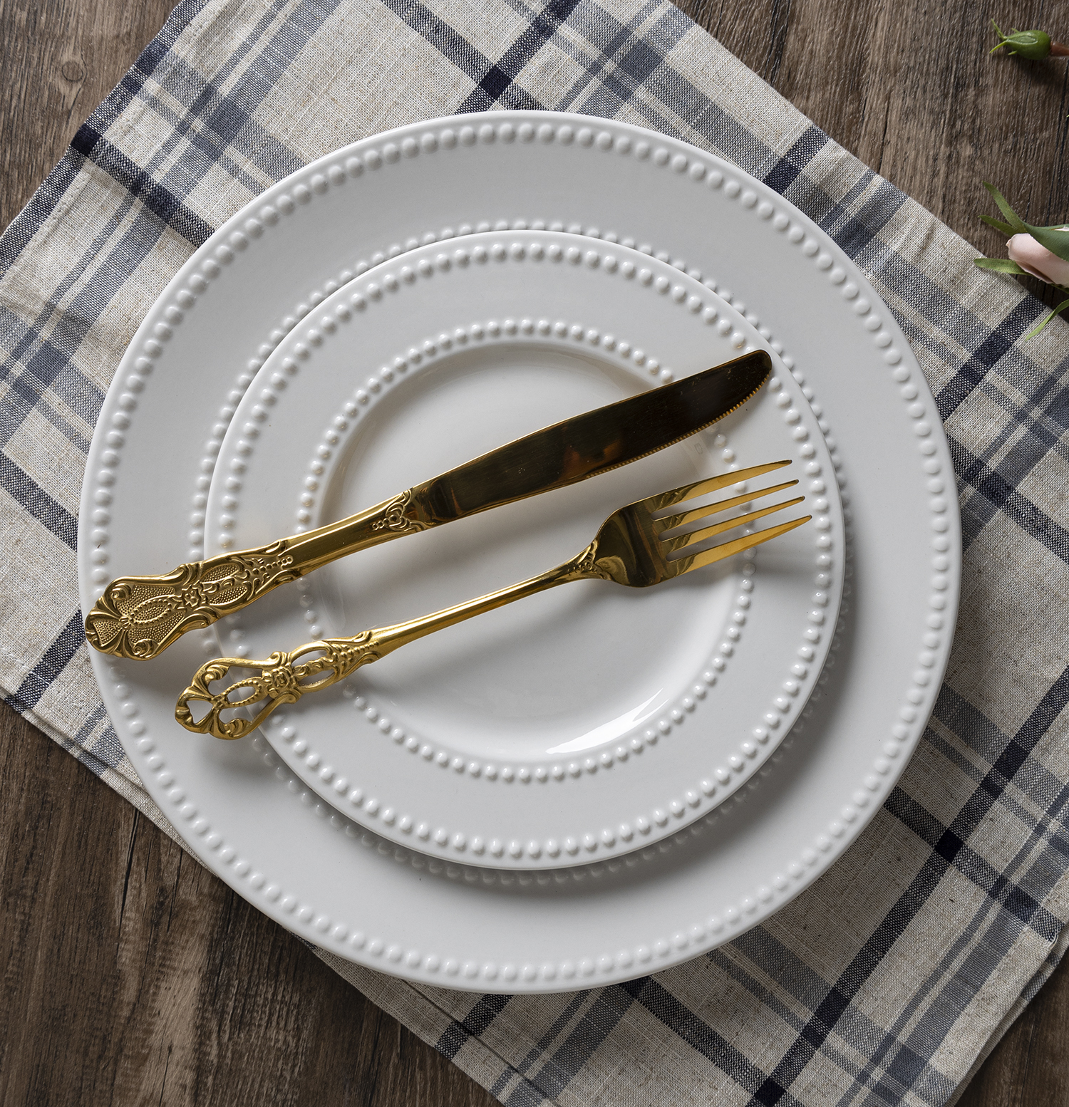 CHANGSHA HAPPY GO White Porcelain Christmas Dinnerware Set with Nutcracker Decal Design – Holiday Themed Plates, Bowls and Mugs |happygodinnerware.com