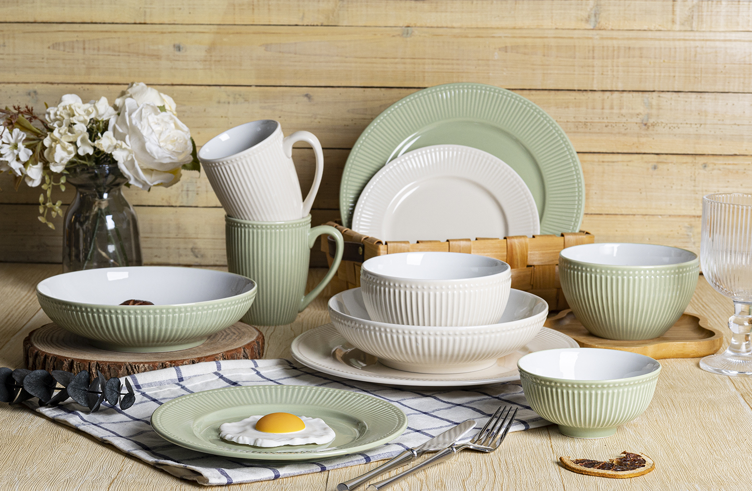 CHANGSHA HAPPY GO Mediterranean Style Blue Embossed Porcelain Dinnerware Set – Elegant Floral Pattern Tableware |happygodinnerware.com