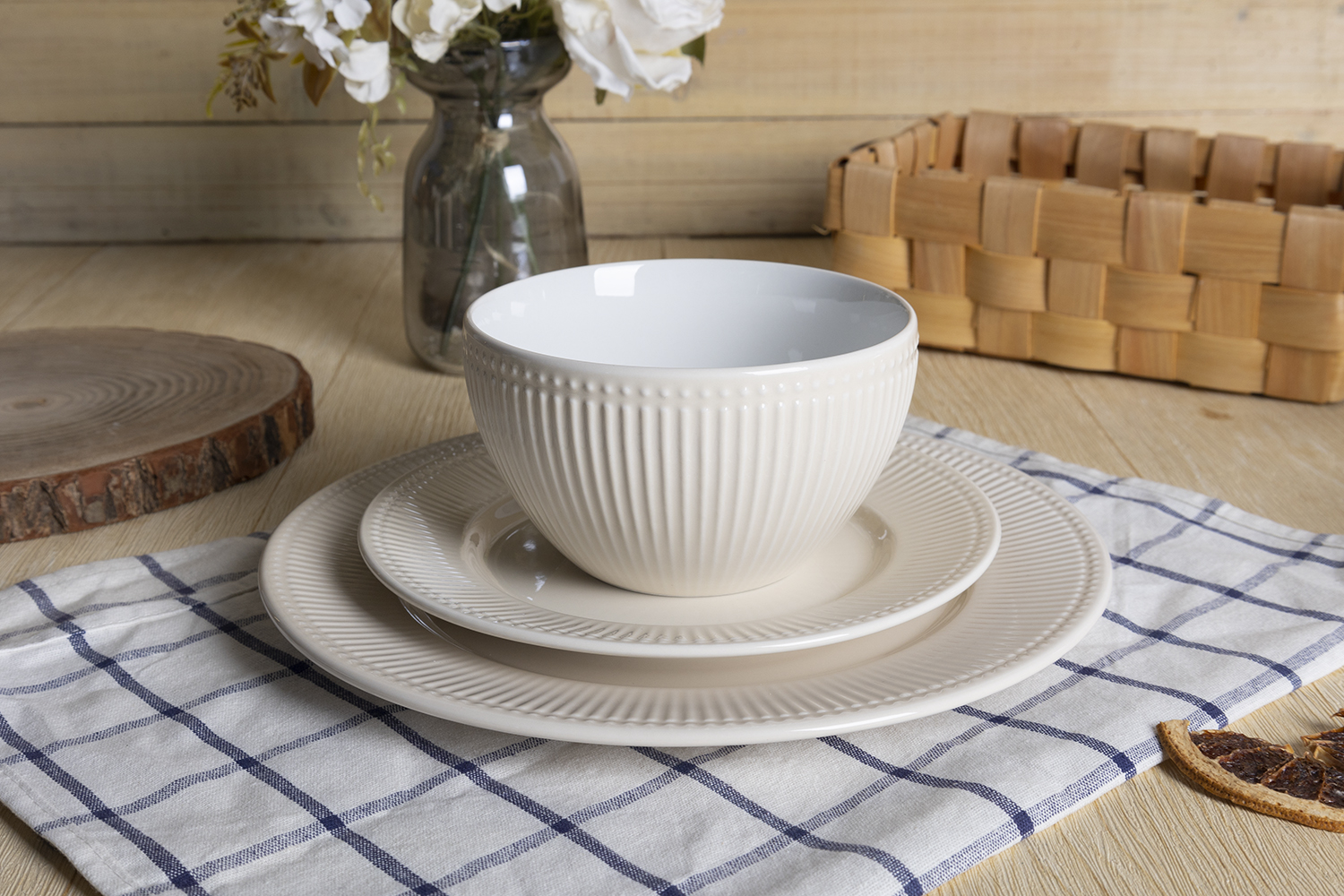 CHANGSHA HAPPY GO Mediterranean Style Blue Embossed Porcelain Dinnerware Set – Elegant Floral Pattern Tableware |happygodinnerware.com