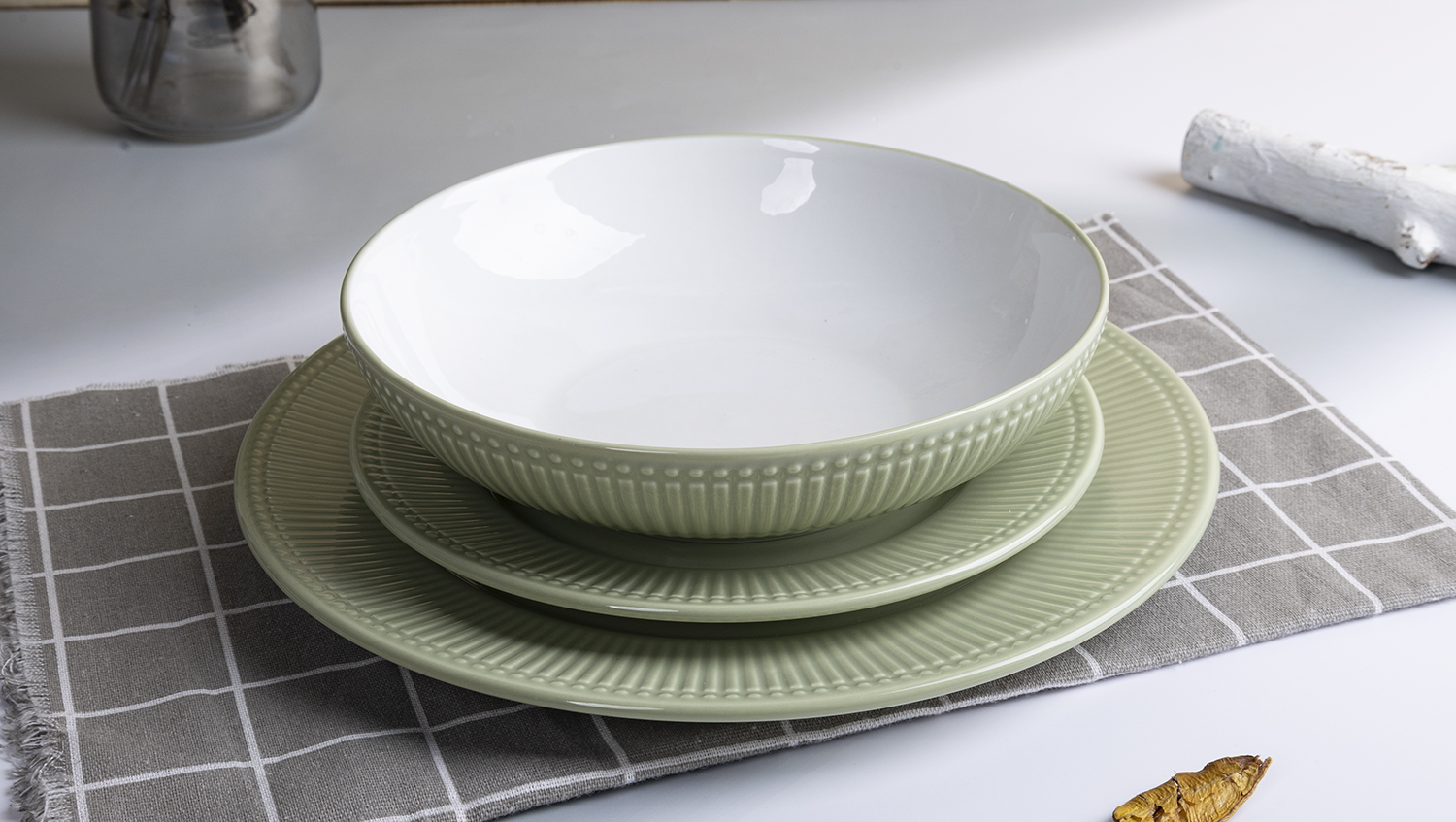 CHANGSHA HAPPY GO Mediterranean Style Blue Embossed Porcelain Dinnerware Set – Elegant Floral Pattern Tableware |happygodinnerware.com