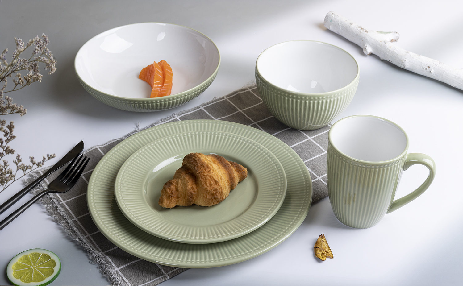 CHANGSHA HAPPY GO Mediterranean Style Blue Embossed Porcelain Dinnerware Set – Elegant Floral Pattern Tableware |happygodinnerware.com