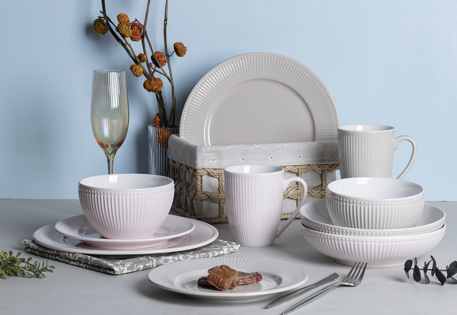 CHANGSHA HAPPY GO Classic White Beaded Edge Embossed Porcelain Dinnerware Set – Timeless Tableware for Elegant Dining |happygodinnerware.com