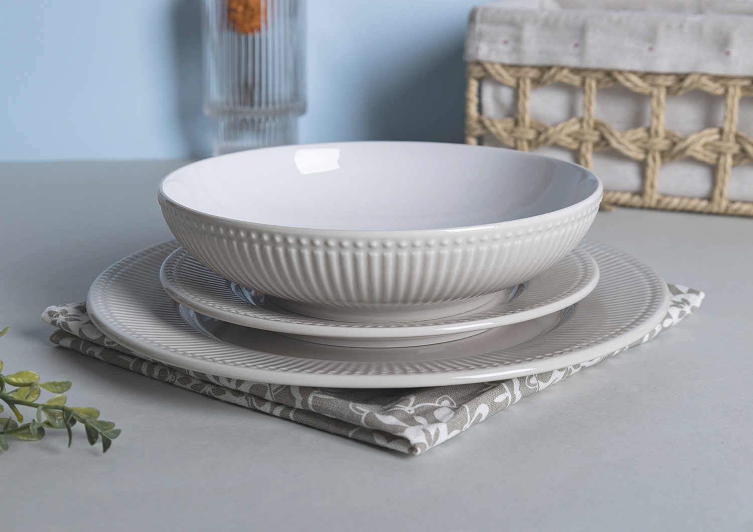 CHANGSHA HAPPY GO Classic White Beaded Edge Embossed Porcelain Dinnerware Set – Timeless Tableware for Elegant Dining |happygodinnerware.com