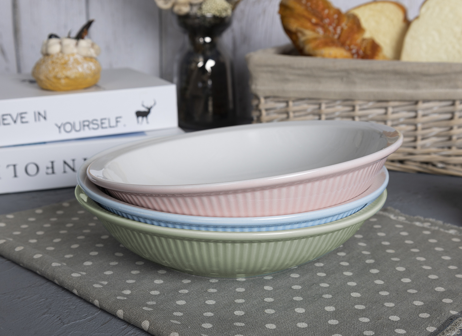 CHANGSHA HAPPY GO Colorful Vintage Embossed Porcelain Dinnerware Set – Mediterranean Style Floral Pattern Tableware |happygodinnerware.com