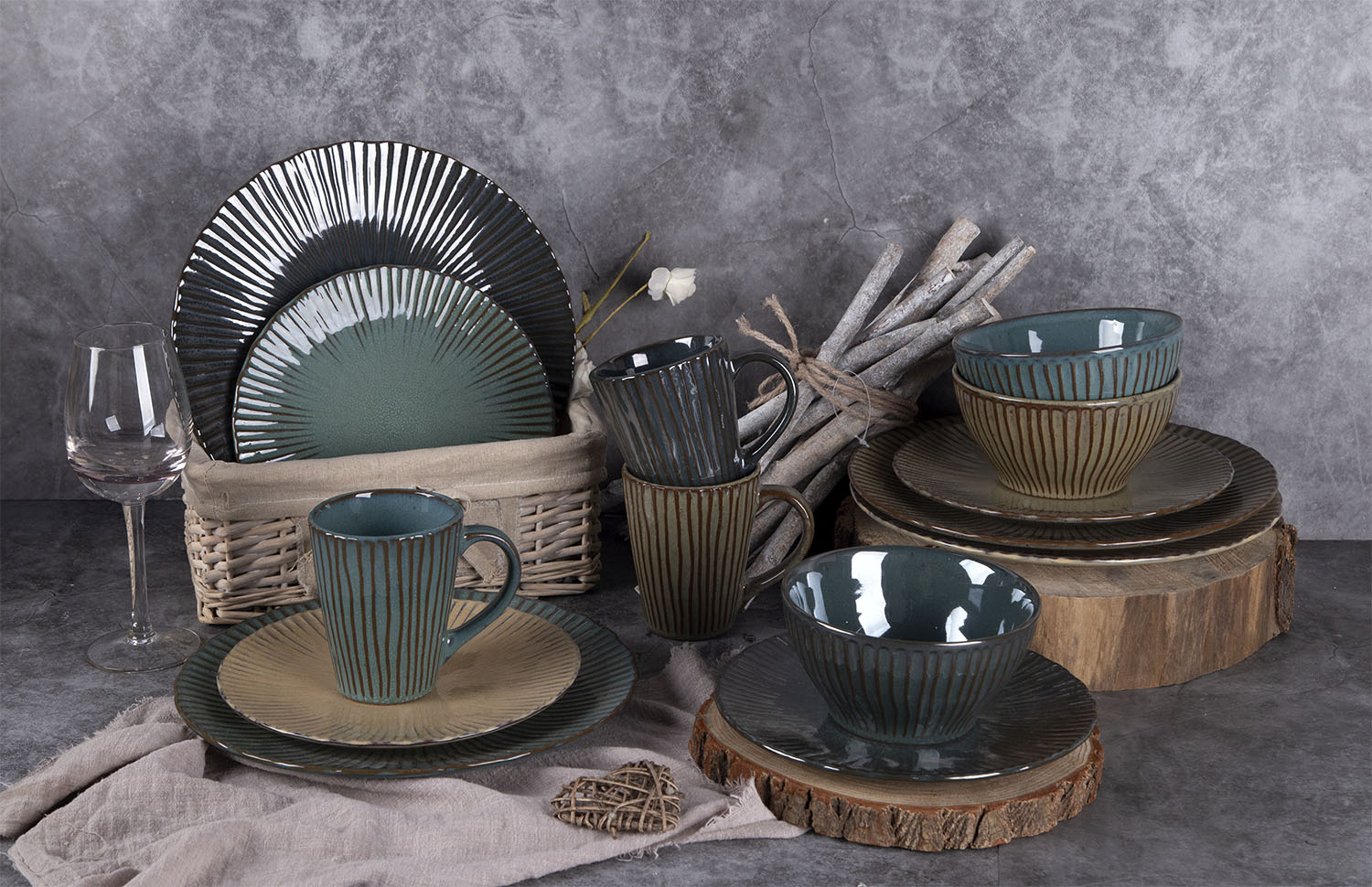 CHANGSHA HAPPY GO Sunburst Kiln Reactive Embossed Ceramic Tableware Set | happygodinnerware.com