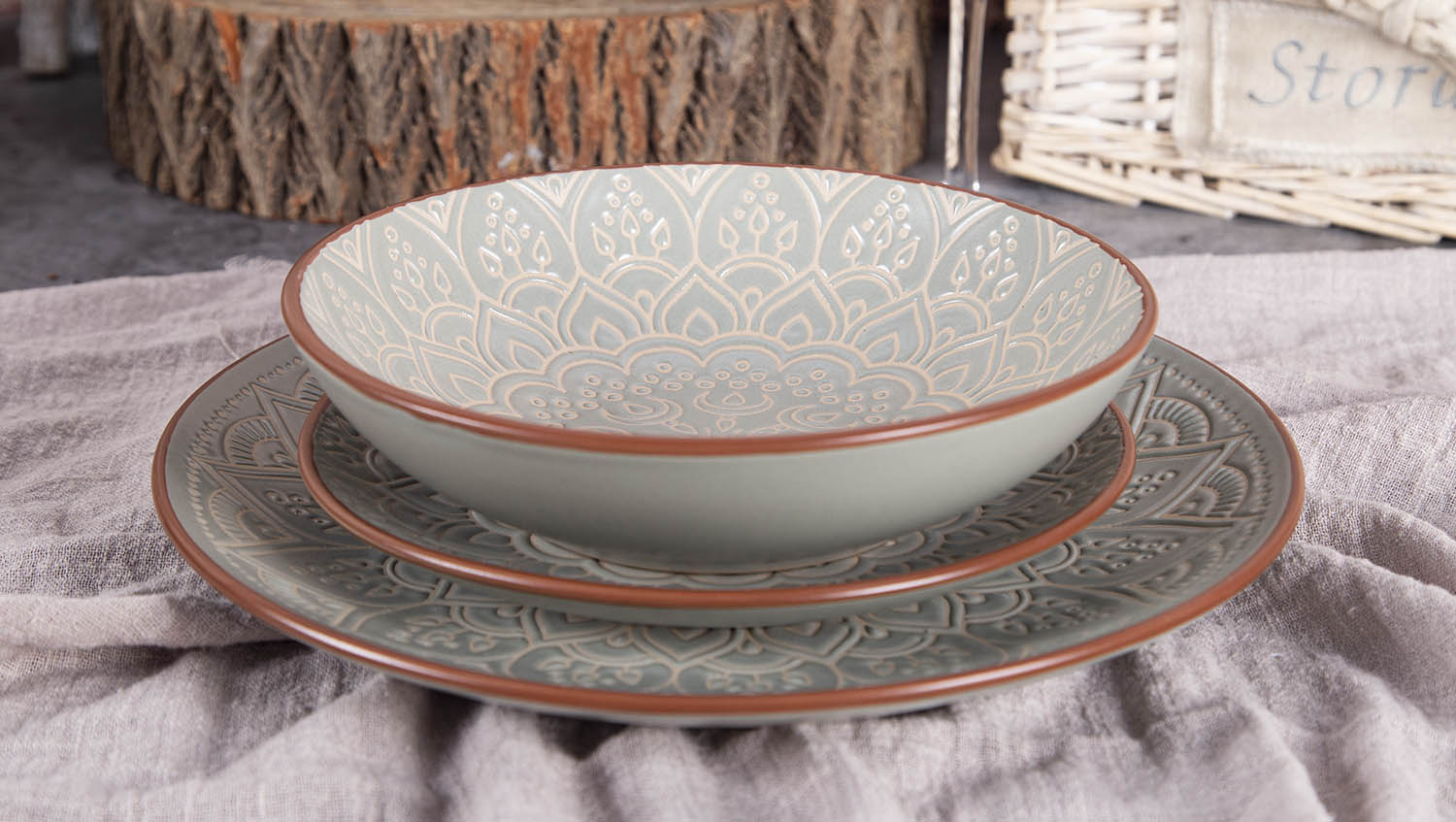 CHANGSHA HAPPY GO Matte Underglaze Printed Tableware with Terracotta Rim | happygodinnerware.com