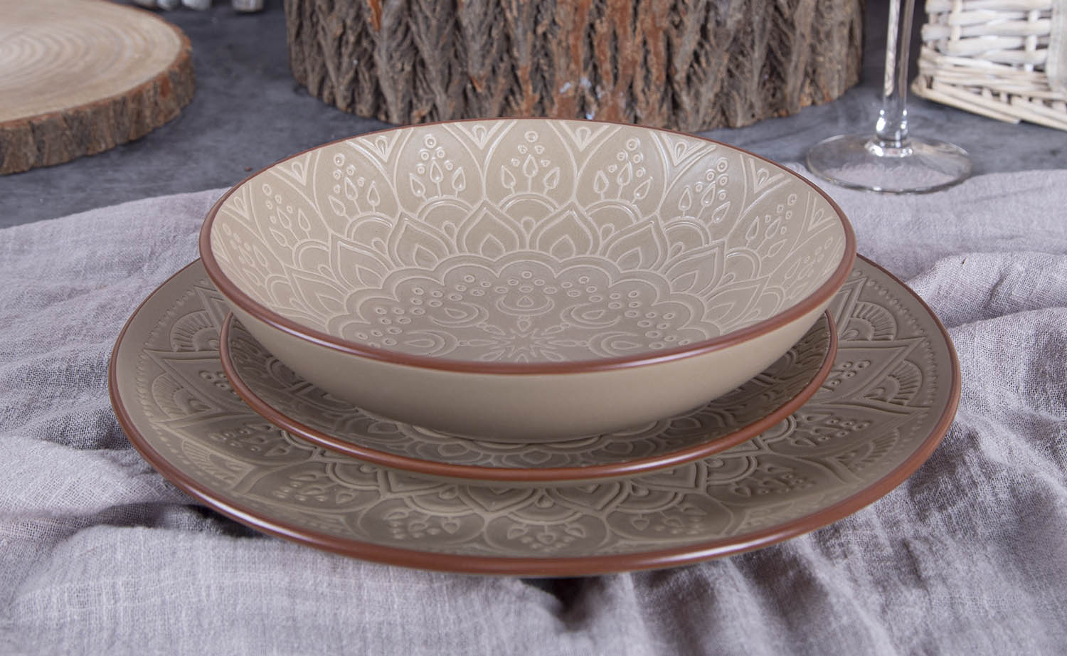 CHANGSHA HAPPY GO Matte Underglaze Printed Tableware with Terracotta Rim | happygodinnerware.com