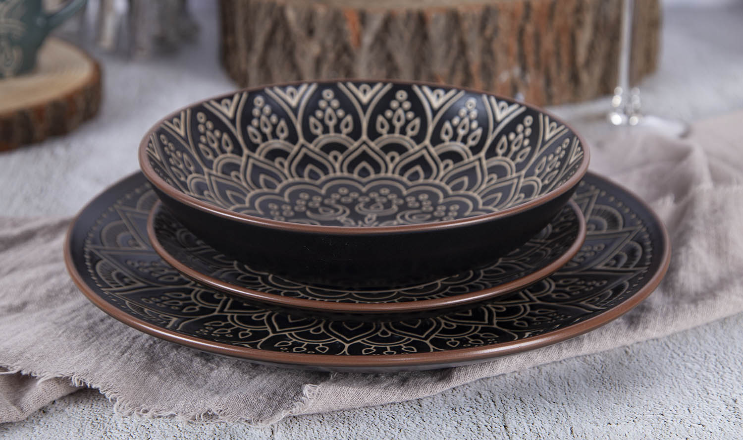 CHANGSHA HAPPY GO Matte Underglaze Printed Tableware with Terracotta Rim | happygodinnerware.com