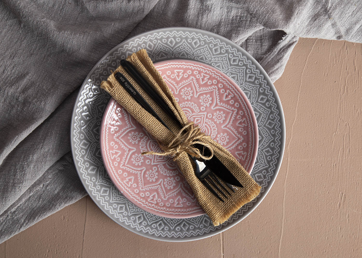 CHANGSHA HAPPY GO Embossed Glaze Ceramic Tableware Set |Dopamine Series Ceramics|happygodinnerware.com