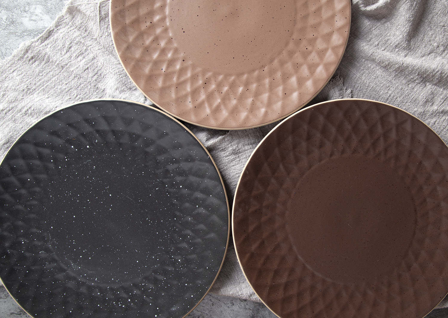 CHANGSHA HAPPY GO Embossed Stoneware Dinnerware Set with Diamond Pattern | happygodinnerware.com