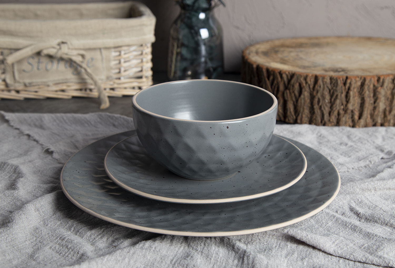 CHANGSHA HAPPY GO Embossed Stoneware Dinnerware Set with Diamond Pattern | happygodinnerware.com