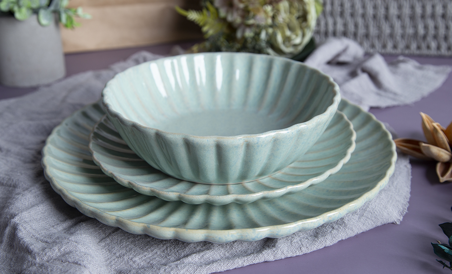 CHANGSHA HAPPY GO Embossed Fan-Pattern Stoneware Dinnerware Set – Celadon Green Reactive Glaze Plates and Serving Dishes |happygodinnerware.com