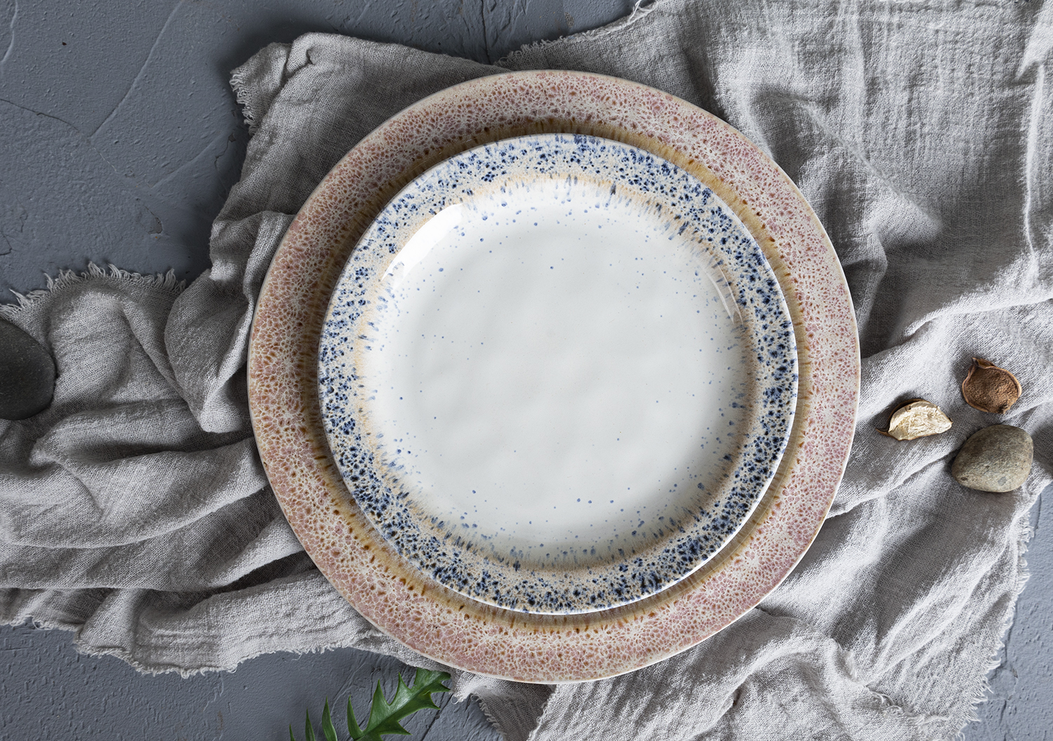 CHANGSHA HAPPY GO Speckled Rim Reactive Glaze Stoneware Dinnerware Set – Handcrafted Ceramic Plates and Bowls in Soft Pastel Tones |happygodinnerware.com