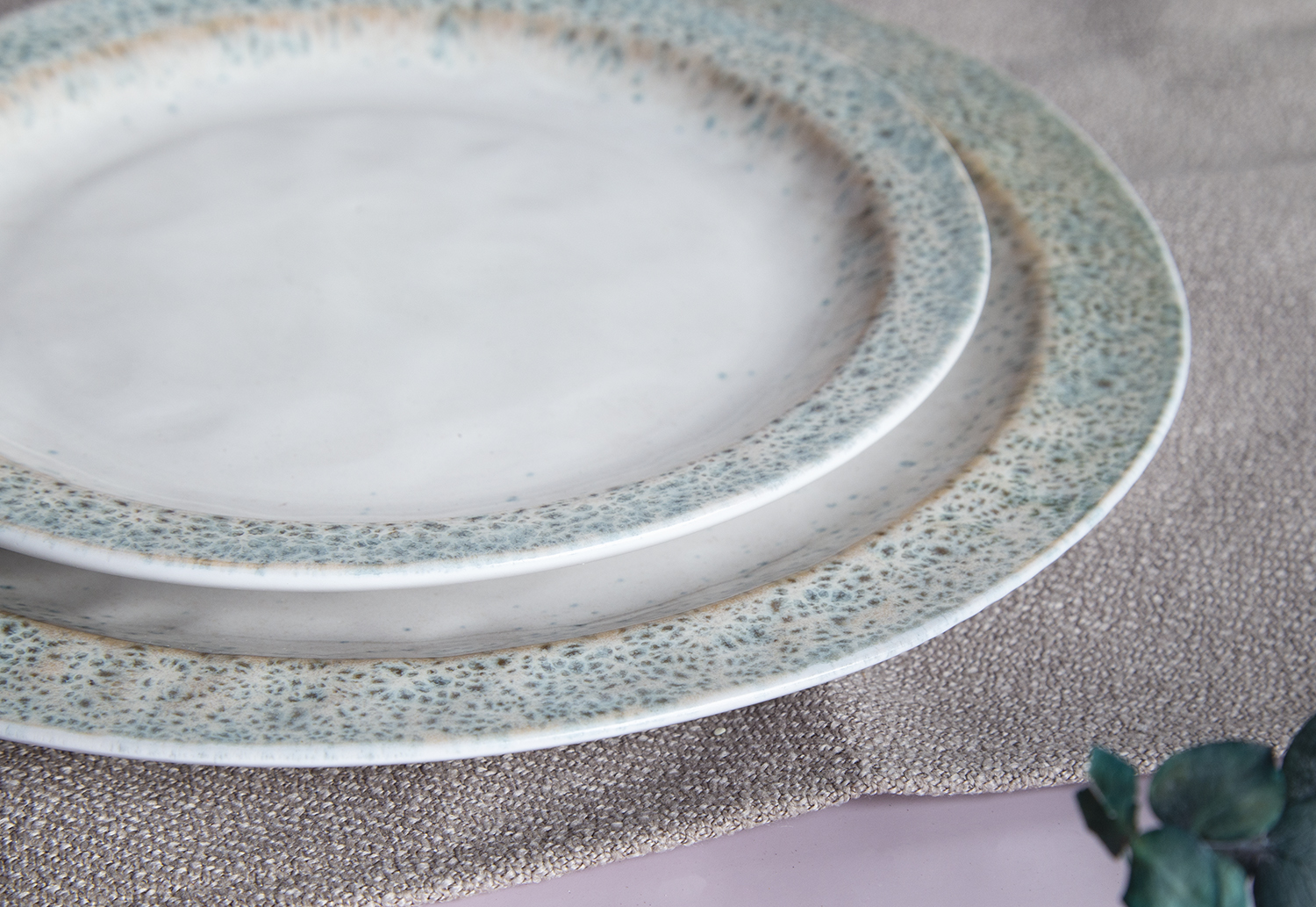 CHANGSHA HAPPY GO Speckled Rim Reactive Glaze Stoneware Dinnerware Set – Handcrafted Ceramic Plates and Bowls in Soft Pastel Tones |happygodinnerware.com