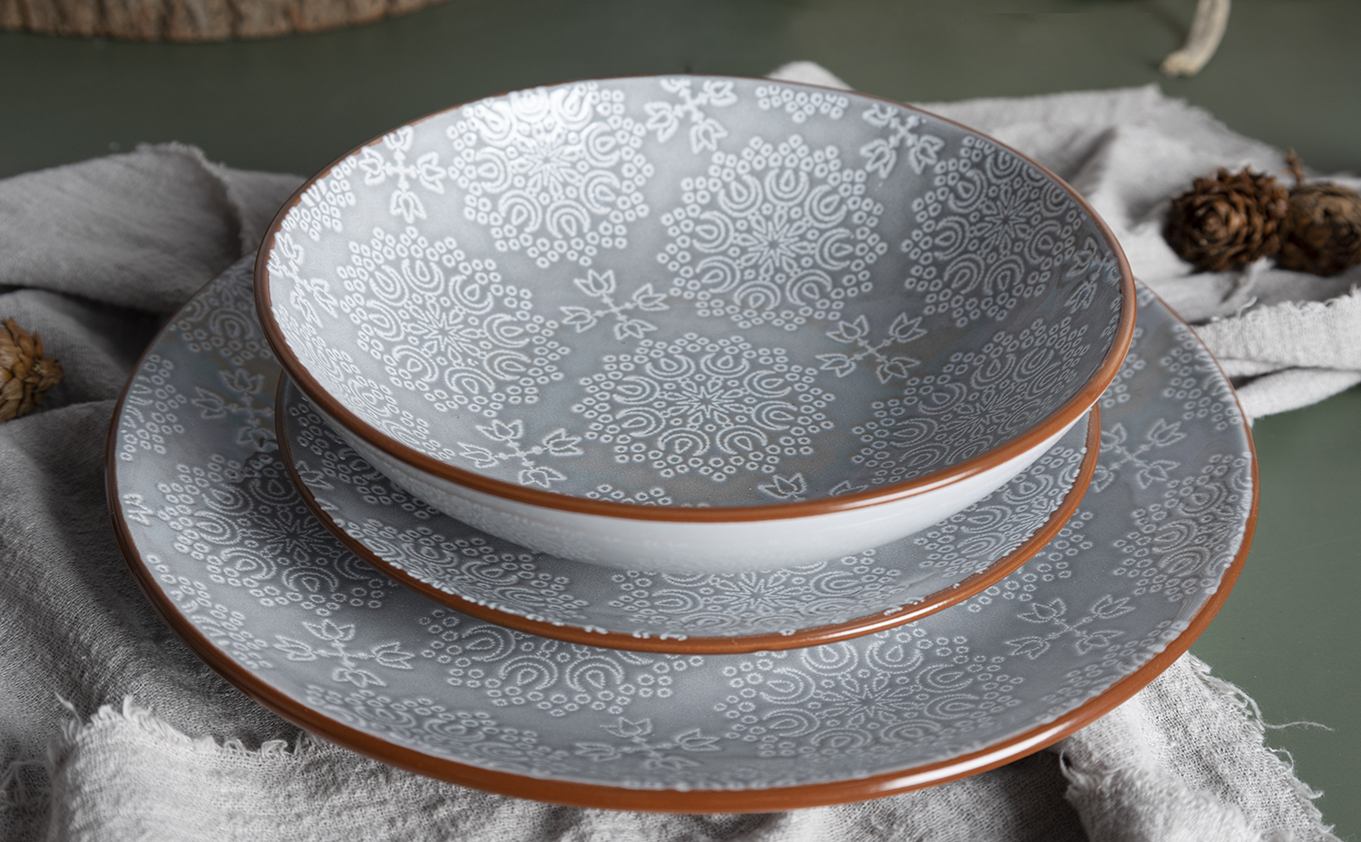 CHANGSHA HAPPY GO Embossed Floral Glaze Stoneware Dinnerware Set – Multicolor Vintage Pattern Plates, Bowls and Mugs|happygodinnerware.com