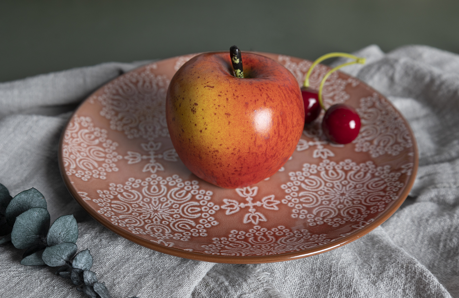 CHANGSHA HAPPY GO Embossed Floral Glaze Stoneware Dinnerware Set – Multicolor Vintage Pattern Plates, Bowls and Mugs|happygodinnerware.com
